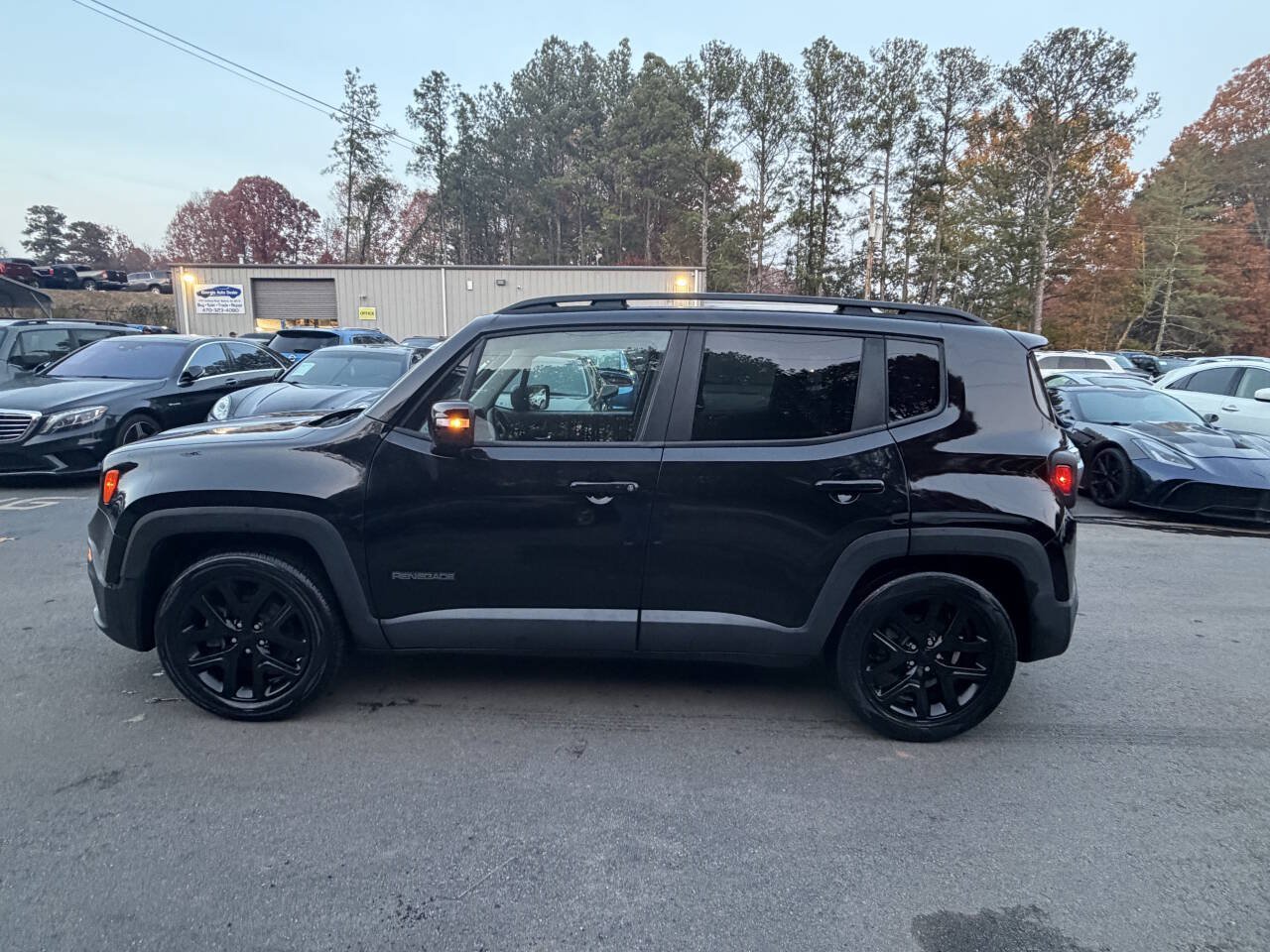 Used 2018 Jeep Renegade Altitude FWD image 8