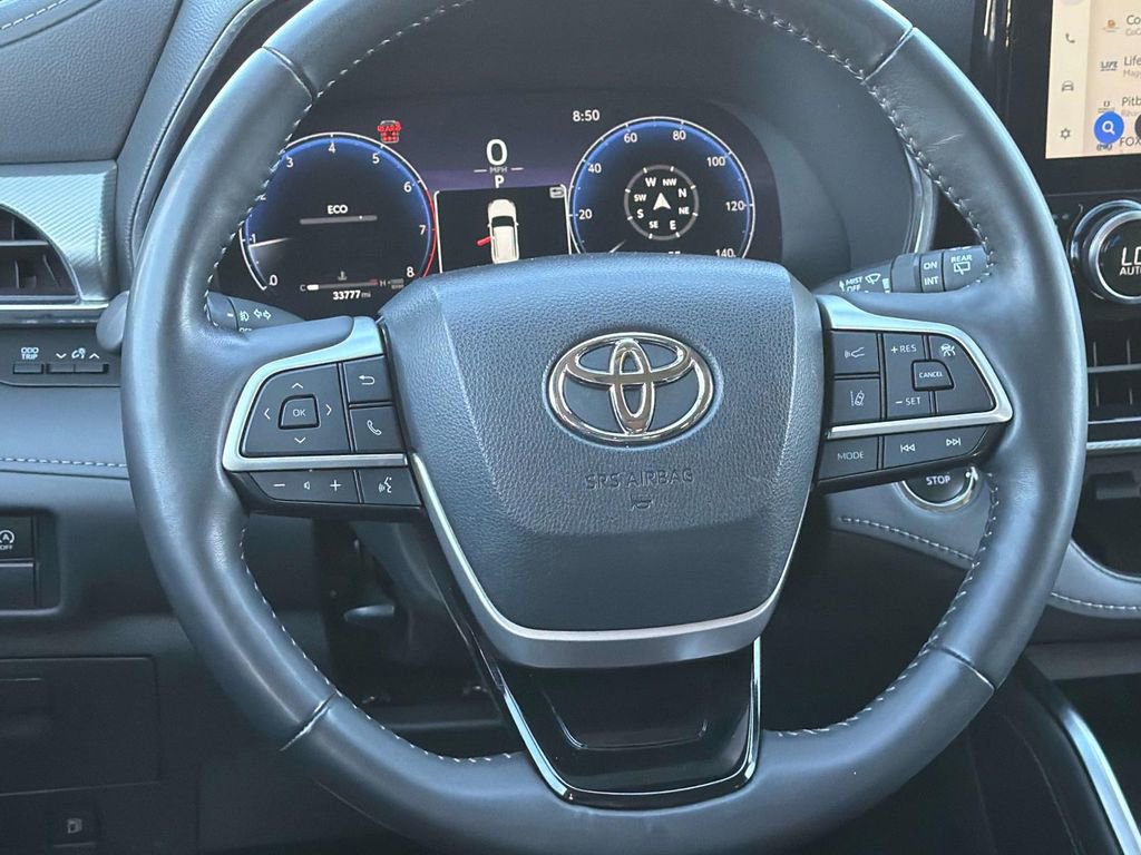 Used 2023 Toyota Highlander Platinum image 11