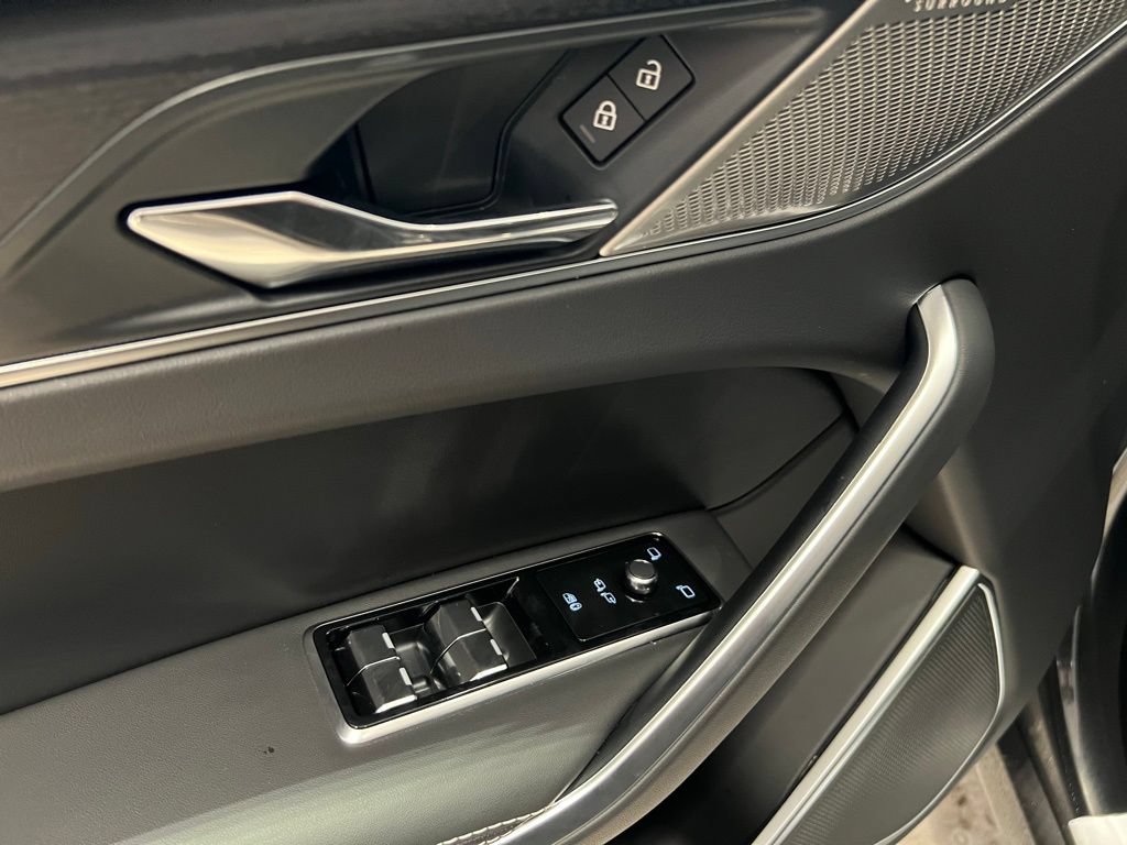 New 2025 Jaguar F-PACE R-Dynamic S AWD/4WD image 22