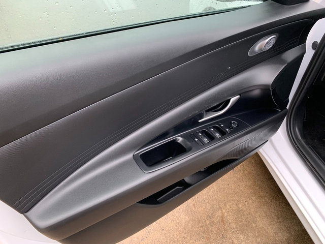 Used 2024 Hyundai Elantra Blue image 21