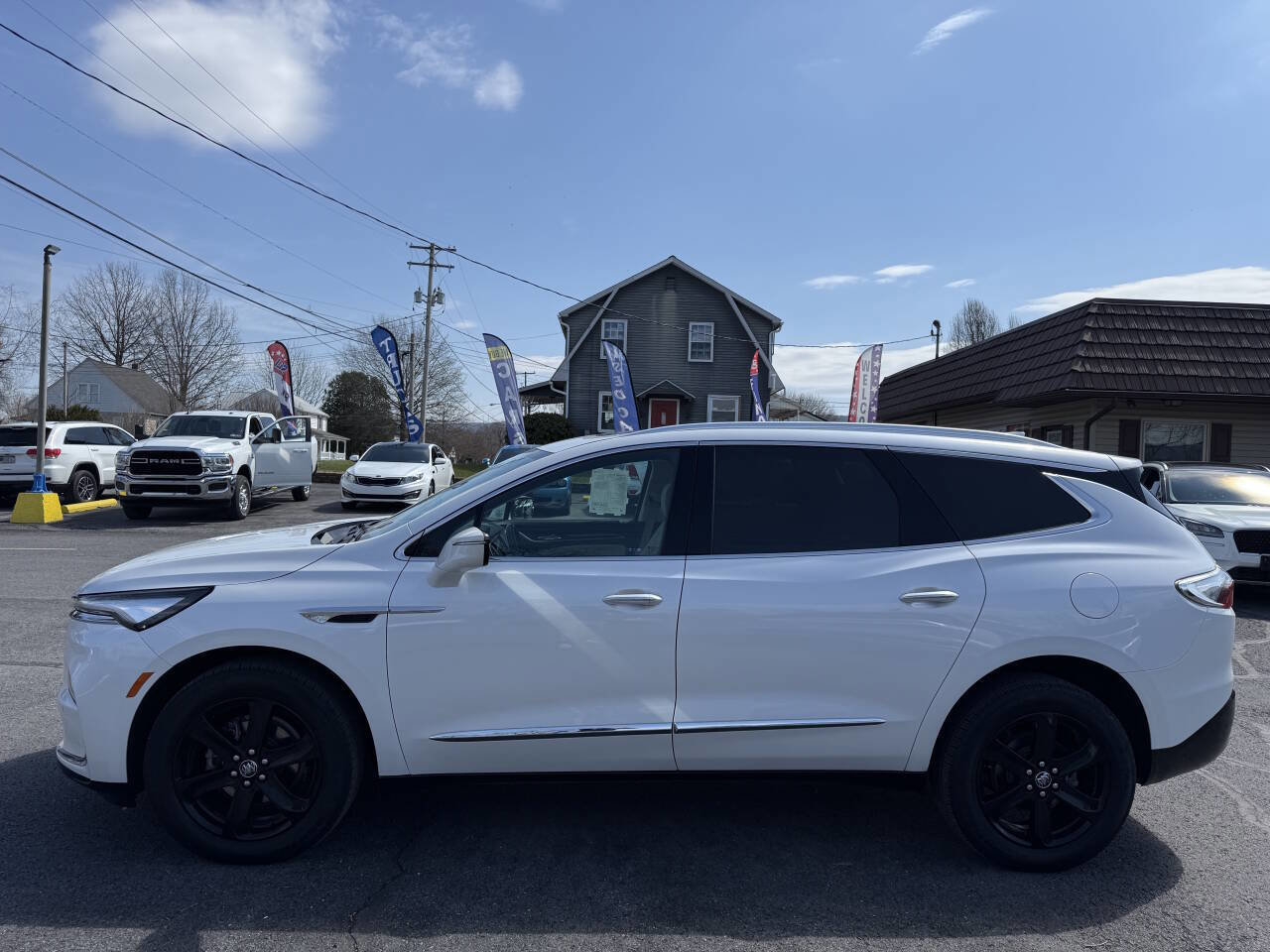 Used 2024 Buick Enclave Essence w/ Experience Buick Package image 3