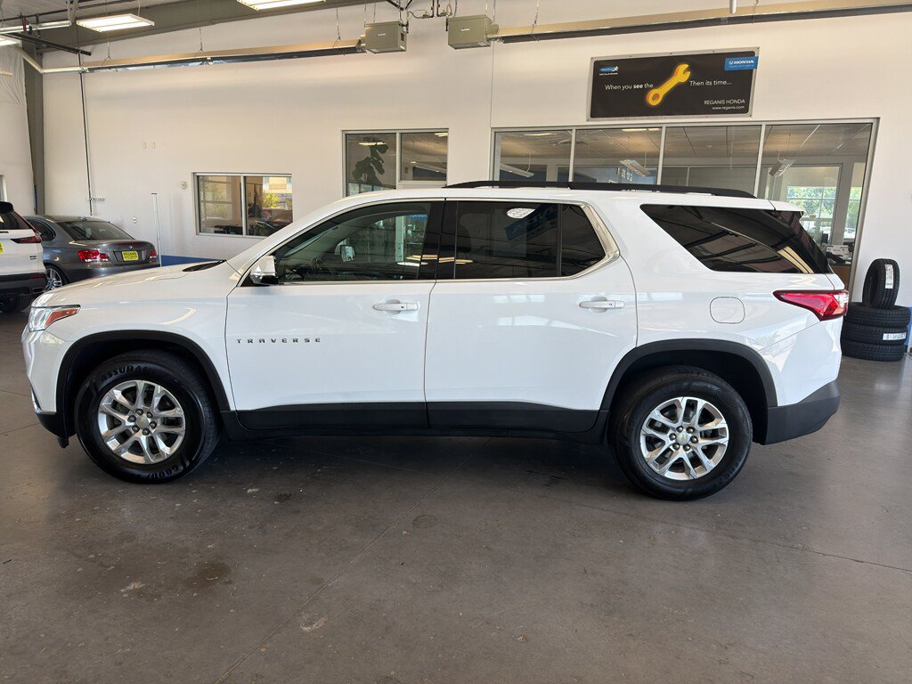 Used 2020 Chevrolet Traverse LT FWD image 2