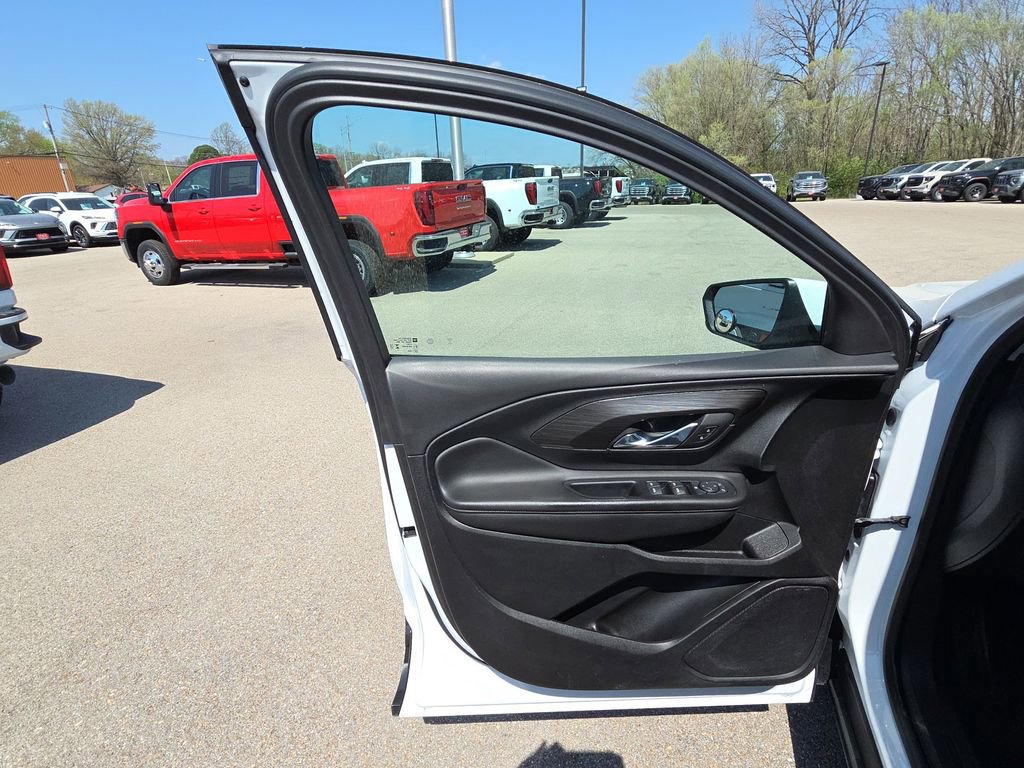 Used 2023 GMC Terrain SLE image 12