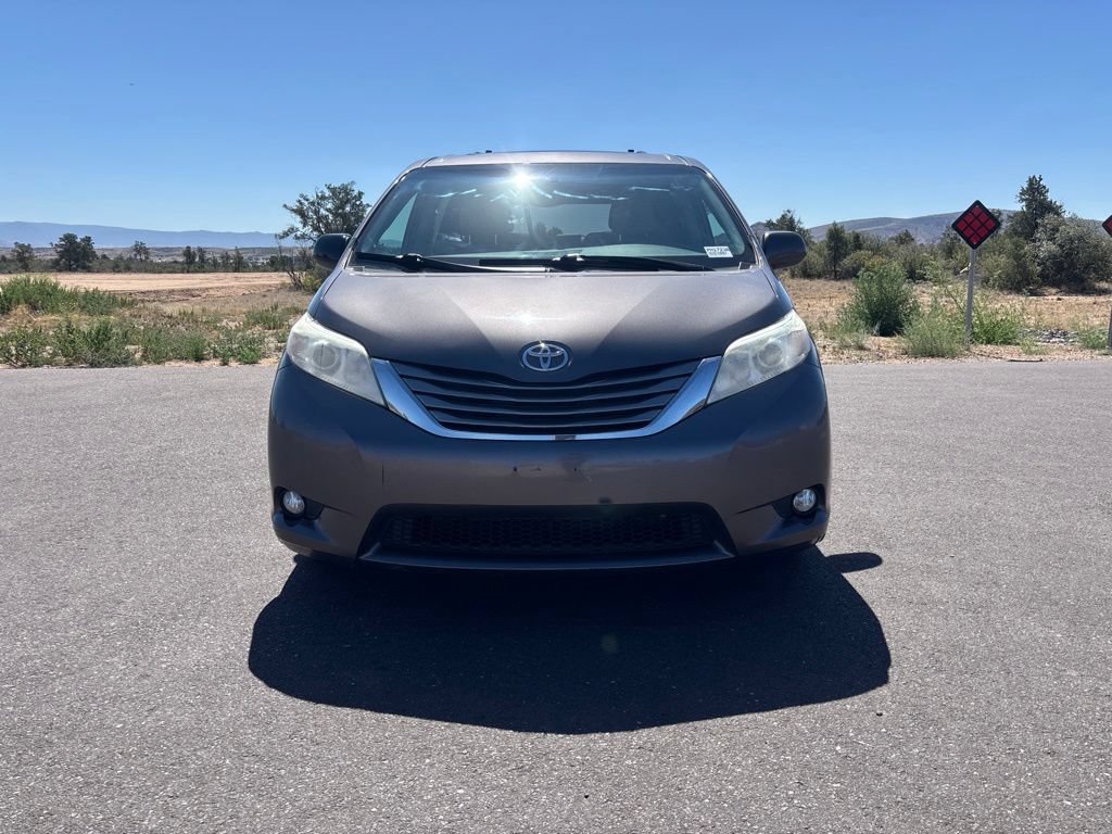 Used 2015 Toyota Sienna XLE w/ XLE Navigation Package FWD image 10