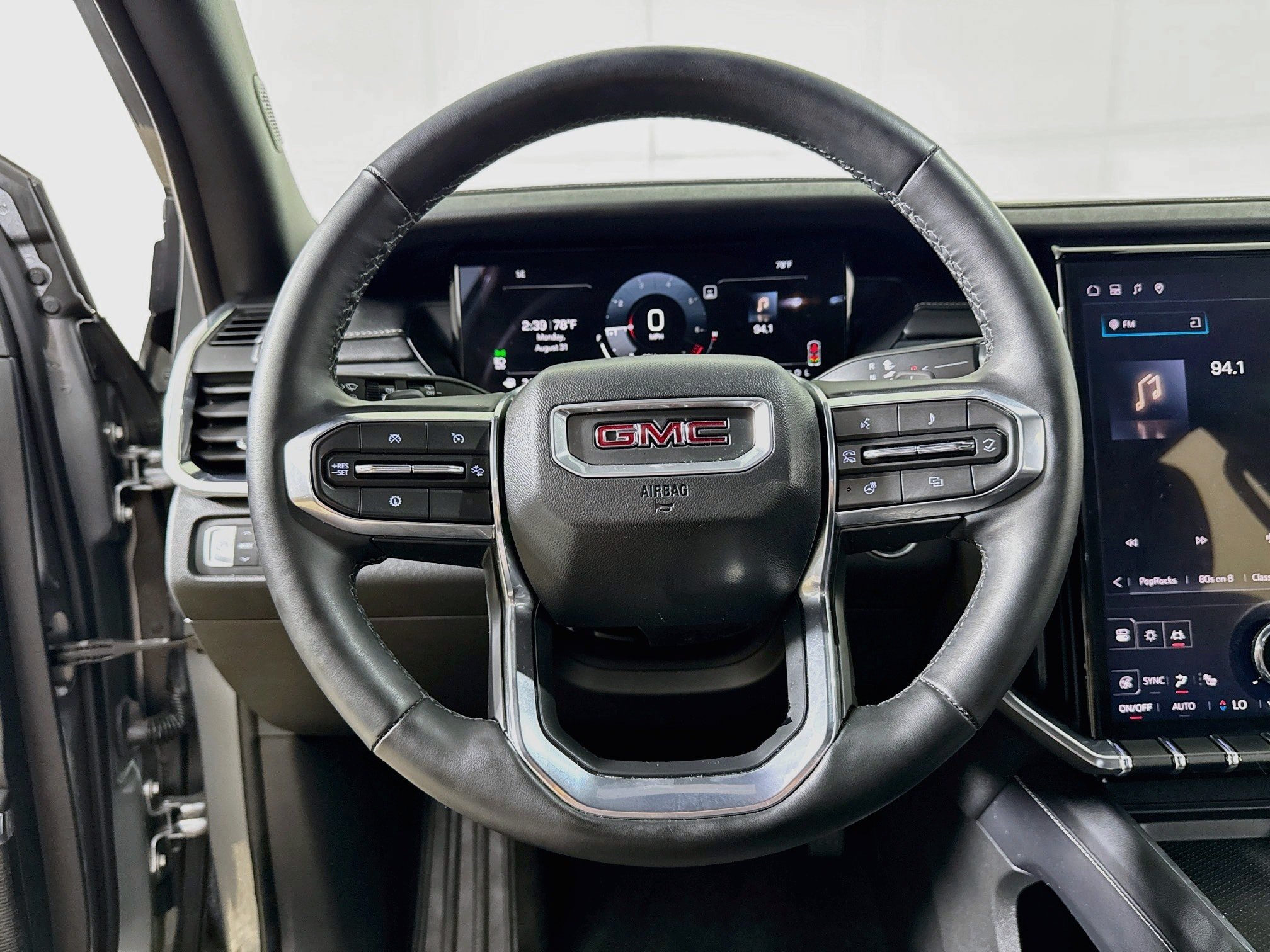 Used 2025 GMC Acadia Elevation AWD/4WD image 16