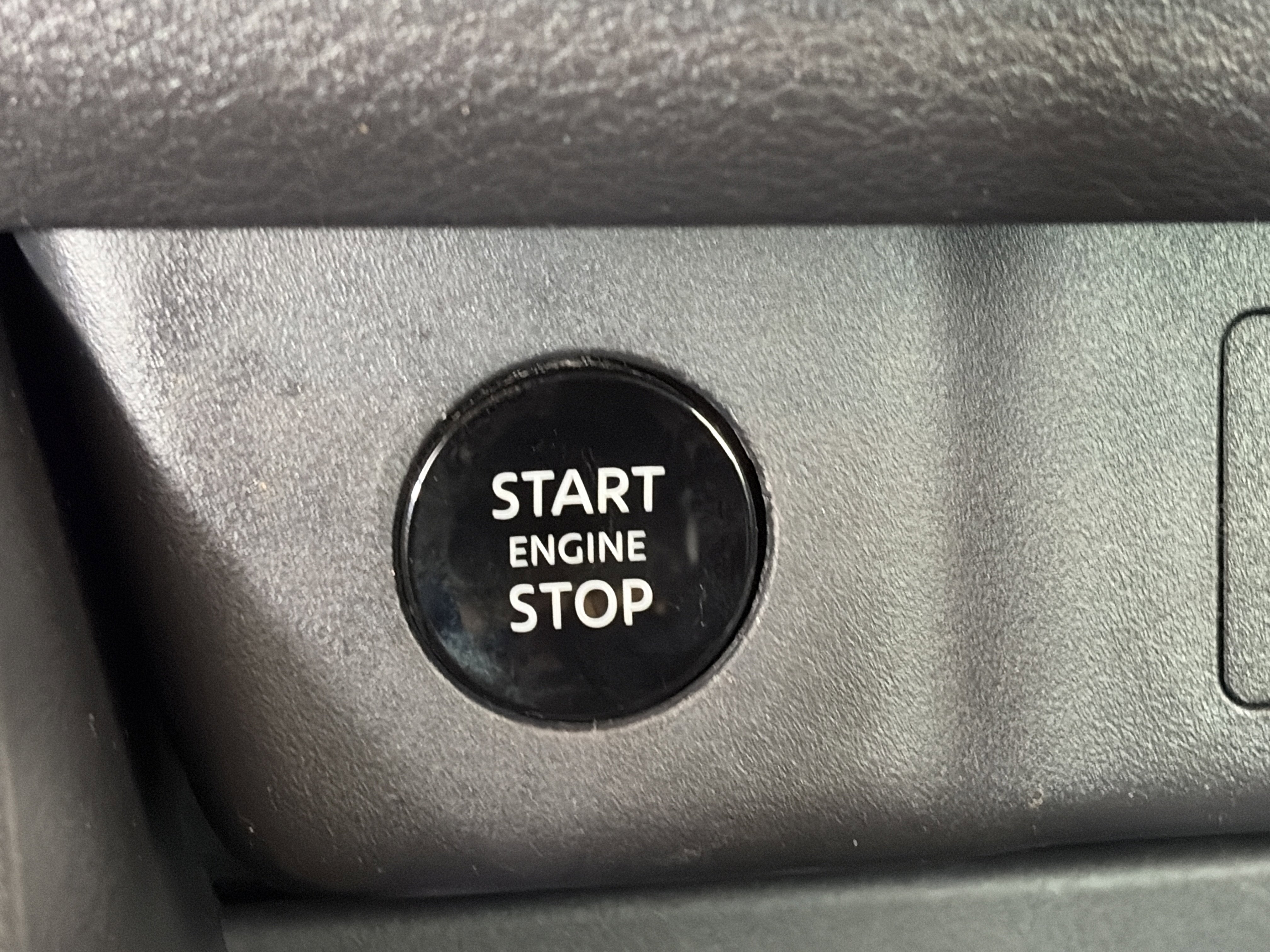 Used 2024 Nissan Rogue SL image 28