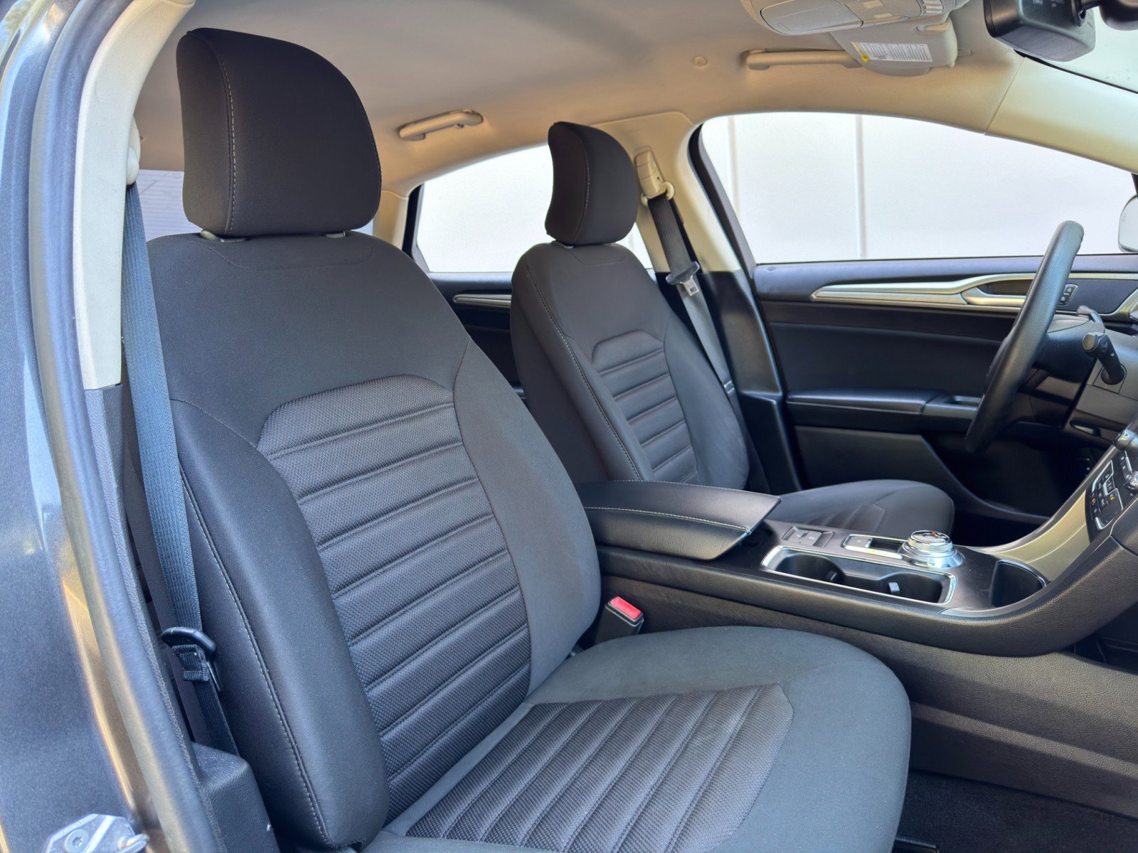 Used 2019 Ford Fusion SE image 30