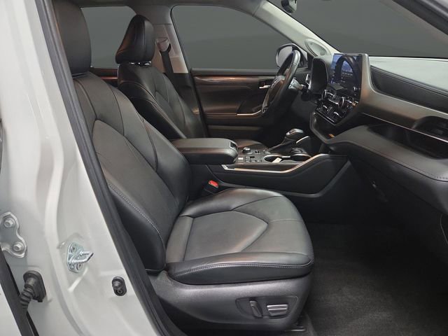 Used 2023 Toyota Highlander L image 37