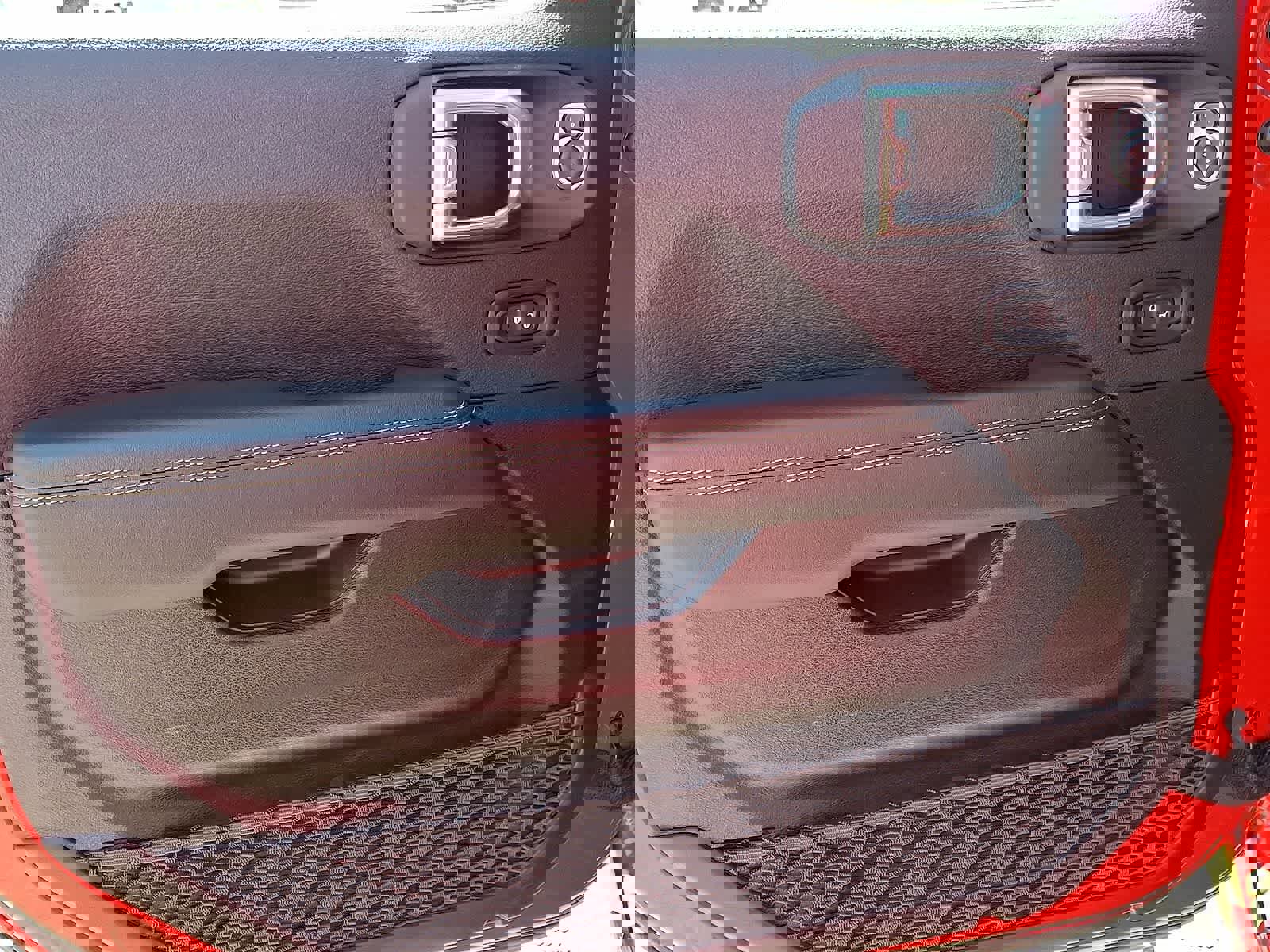 Used 2025 Jeep Wrangler Sahara image 27