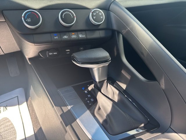Certified 2025 Hyundai Elantra SE image 35