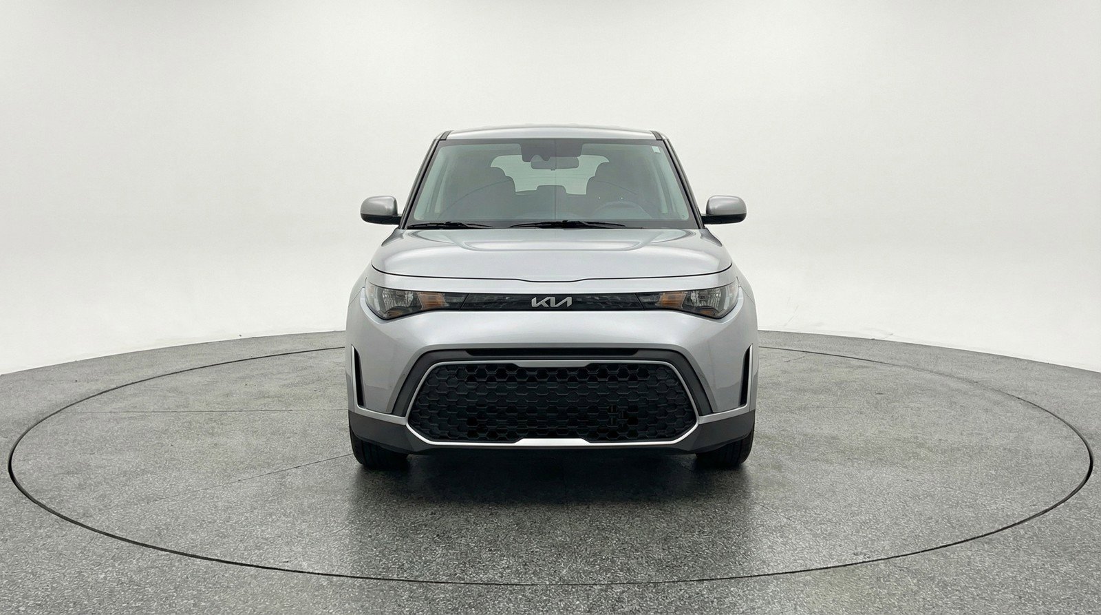 Used 2025 Kia Soul LX w/ LX Technology Package FWD image 2