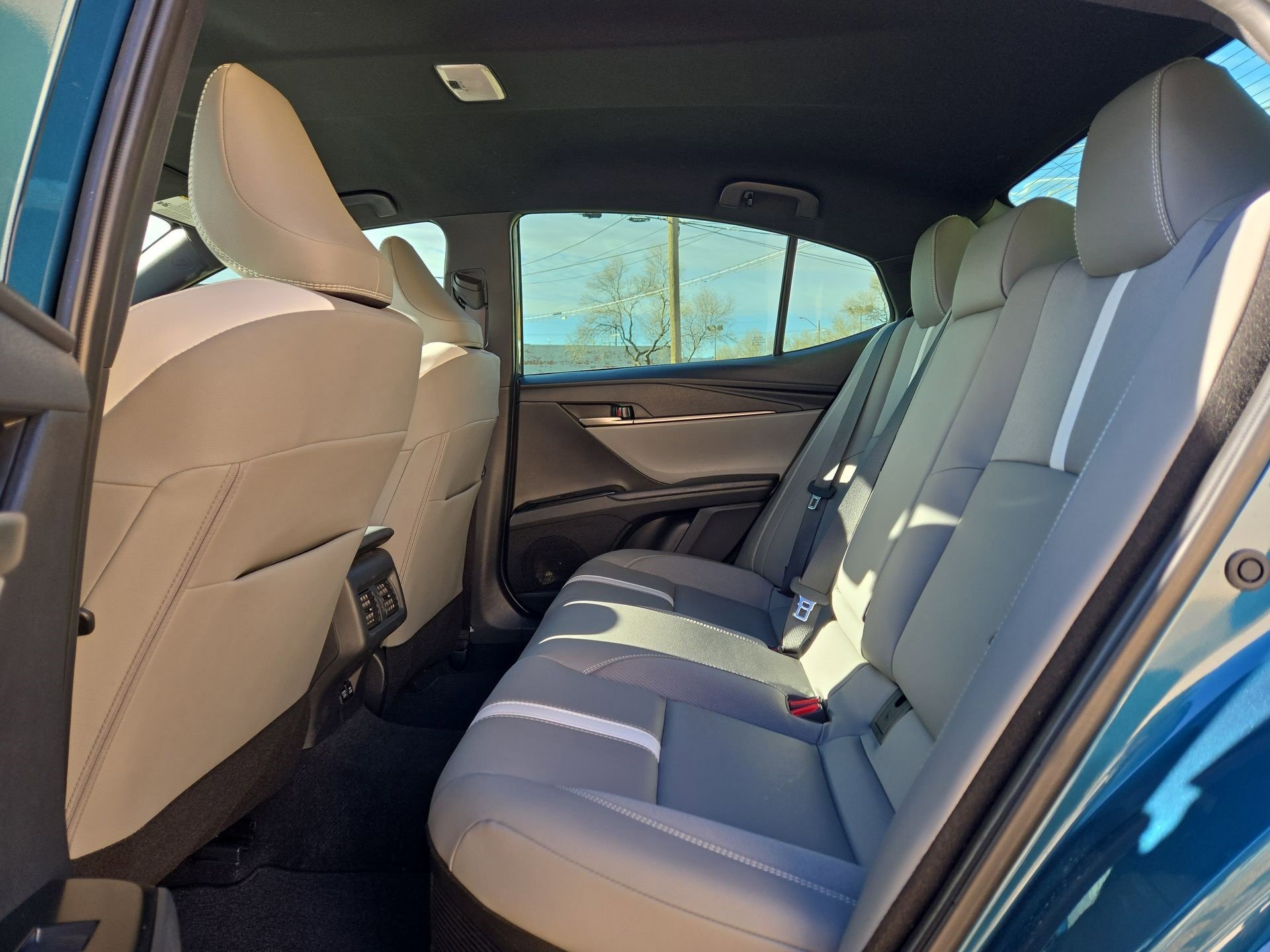 Used 2025 Toyota Camry SE w/ Multimedia Upgrade Package image 13