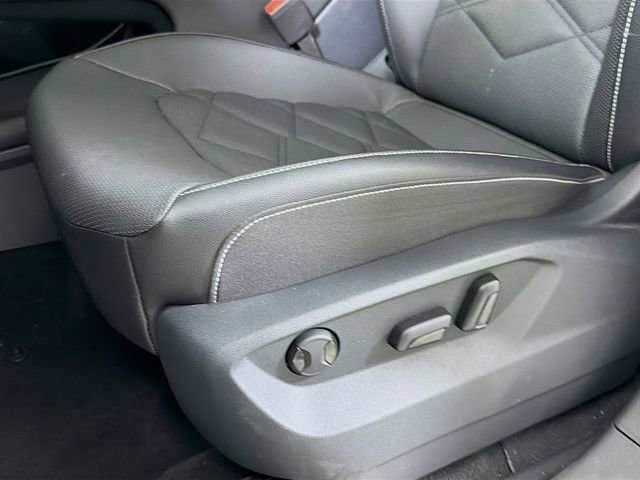 Used 2025 Volkswagen Atlas SE image 21