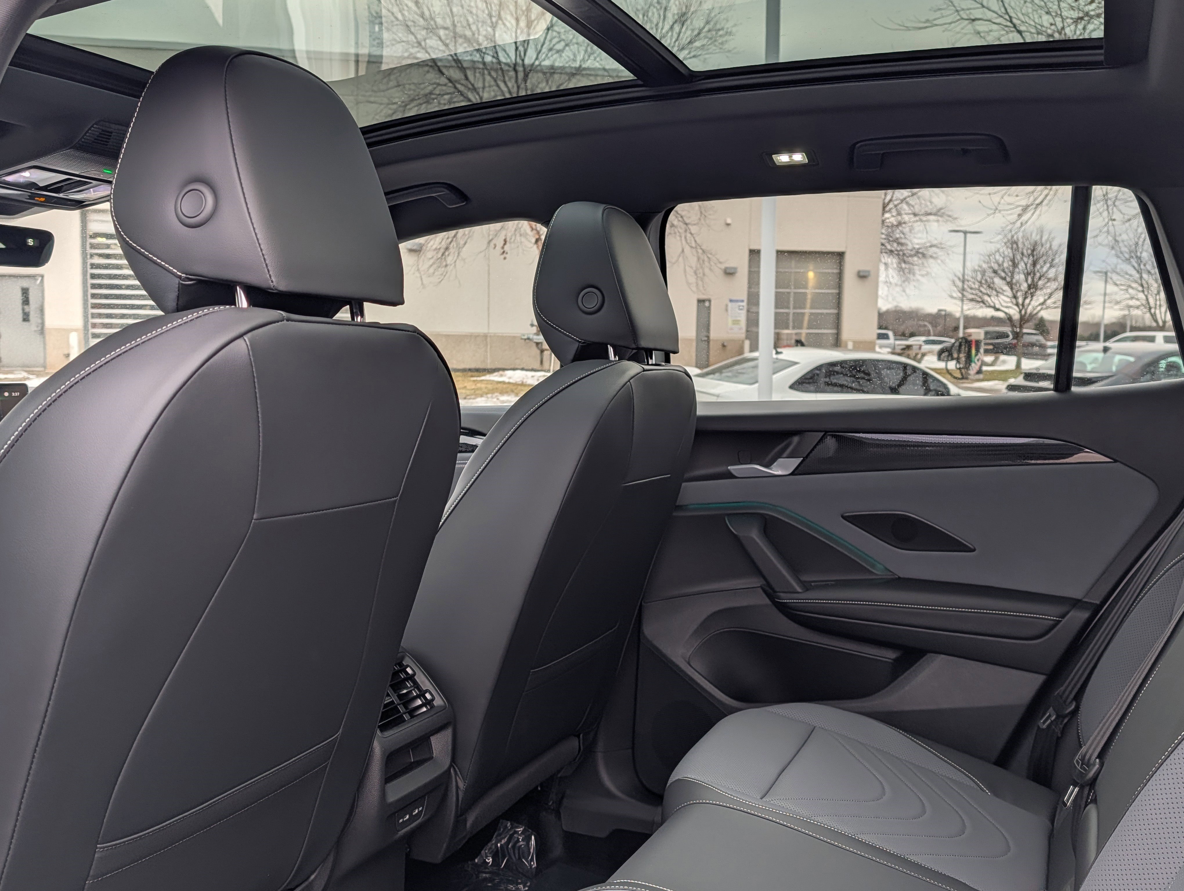 New 2026 Volkswagen Tiguan SE R-Line image 8