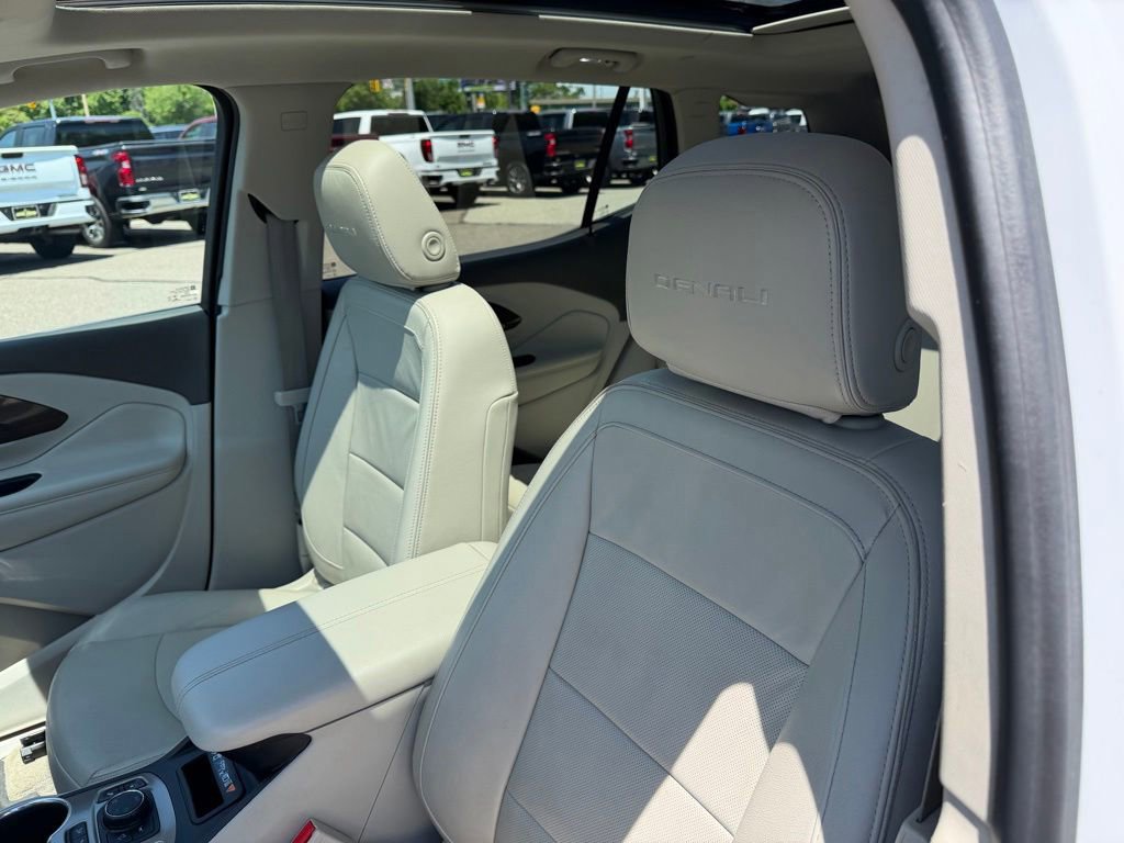 Used 2020 GMC Terrain Denali w/ Denali Premium Package AWD/4WD image 14