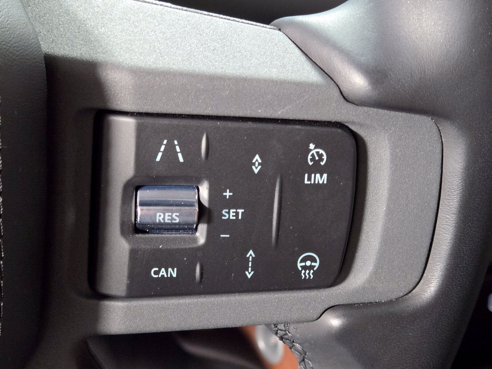 Used 2024 Land Rover Defender 110 X-Dynamic SE AWD/4WD image 26