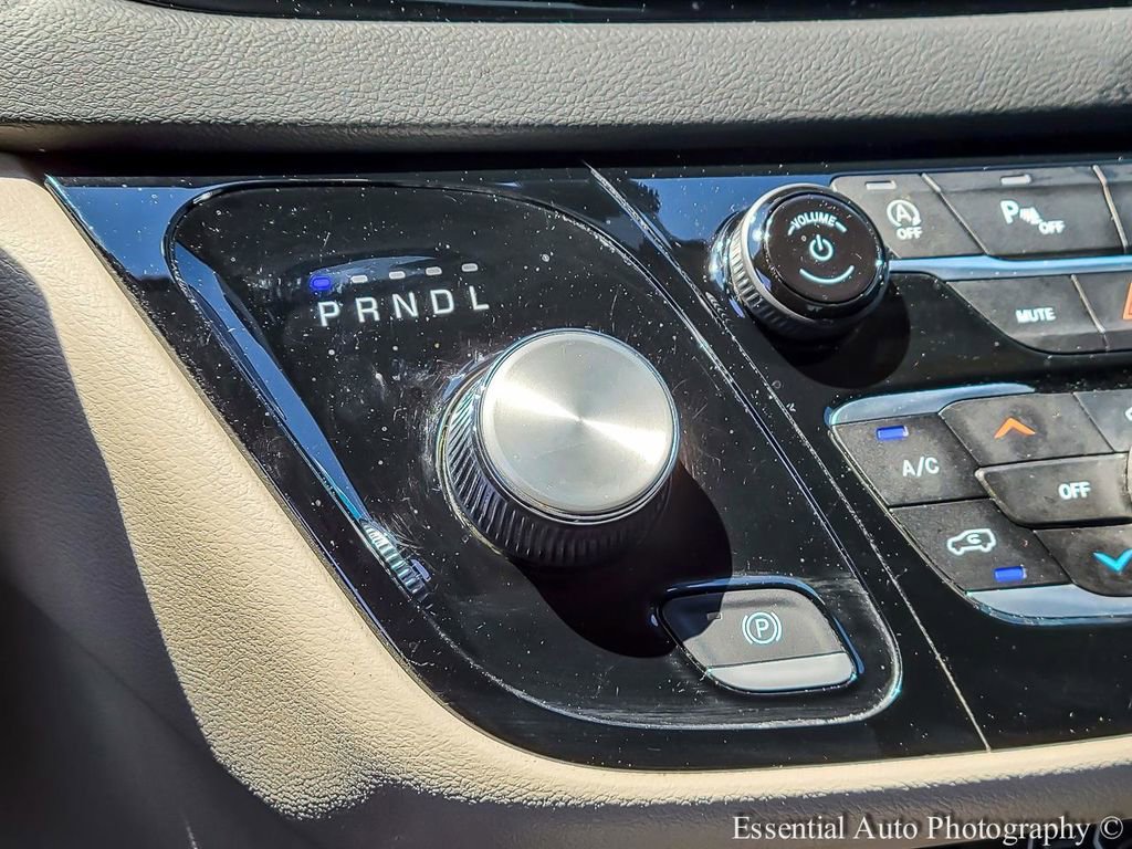 Used 2023 Chrysler Pacifica Touring-L FWD image 23