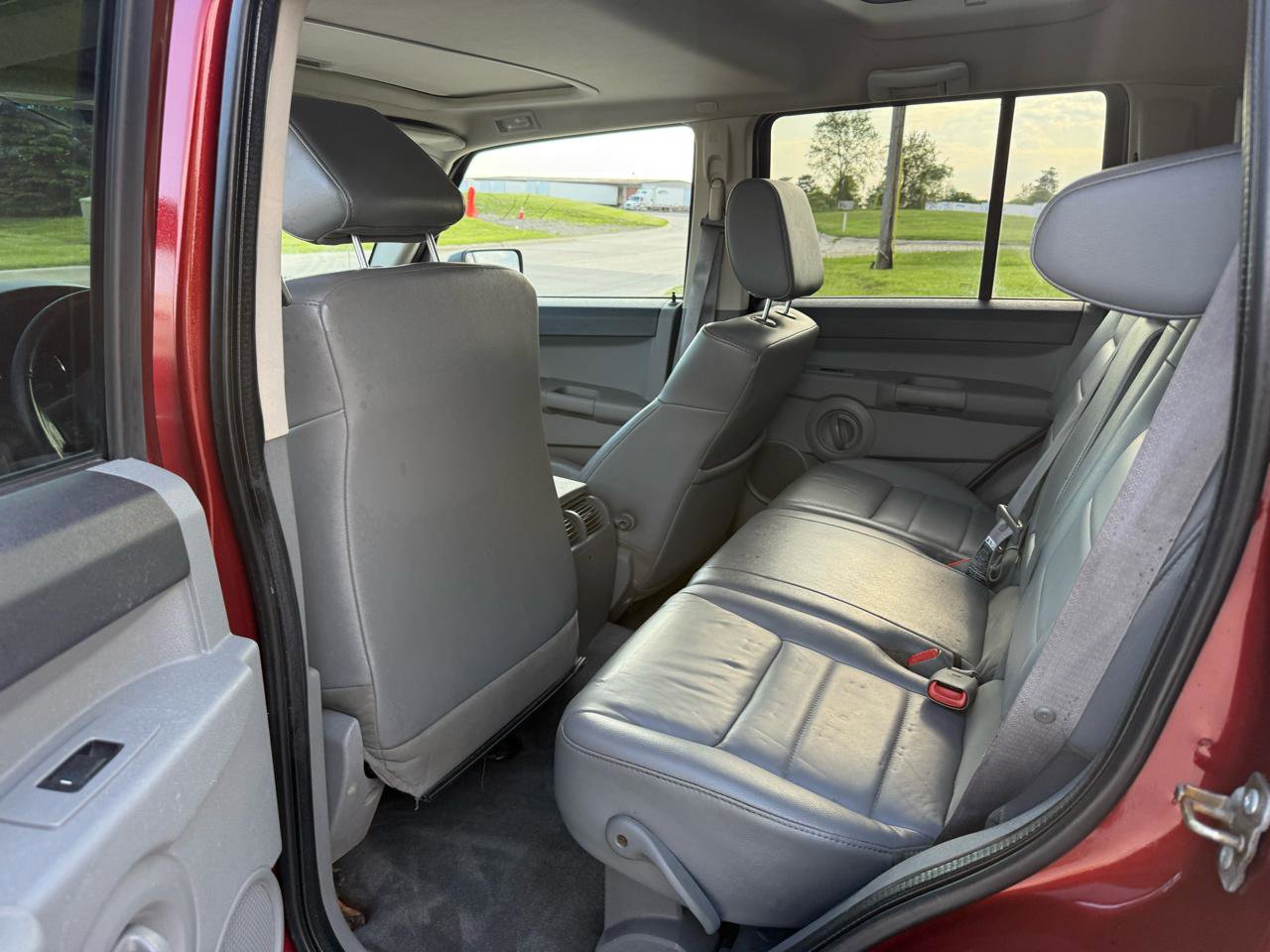Used 2007 Jeep Commander Sport AWD/4WD image 16