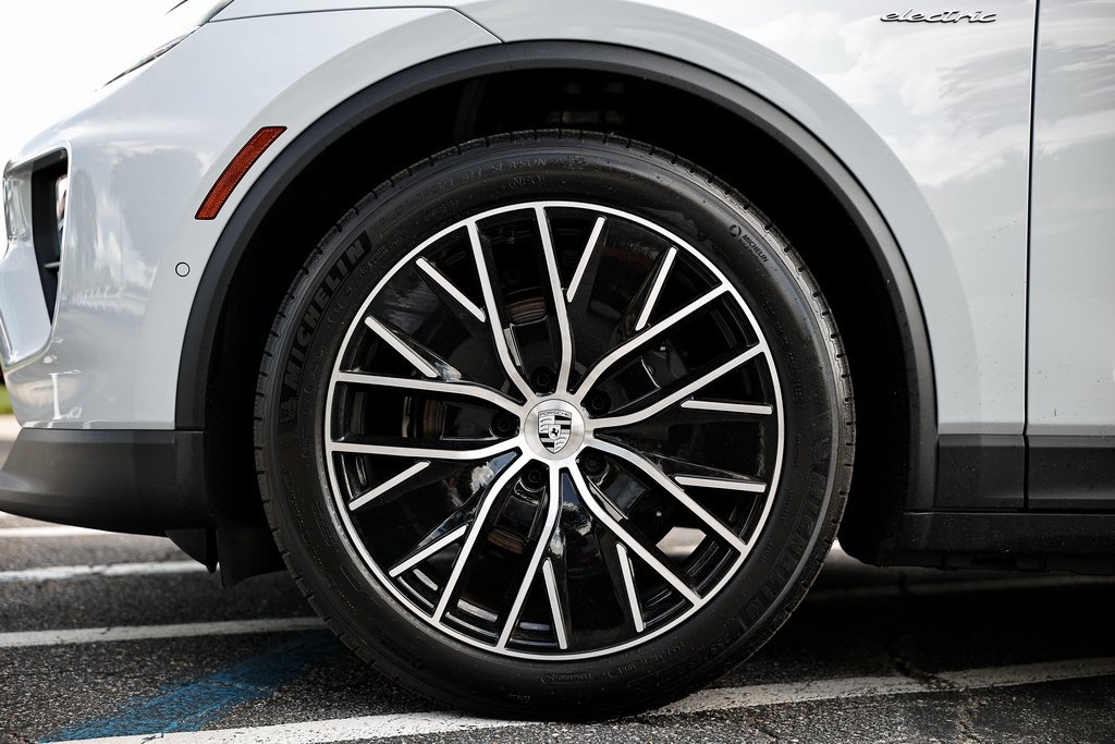 New 2025 Porsche Macan Electric image 10