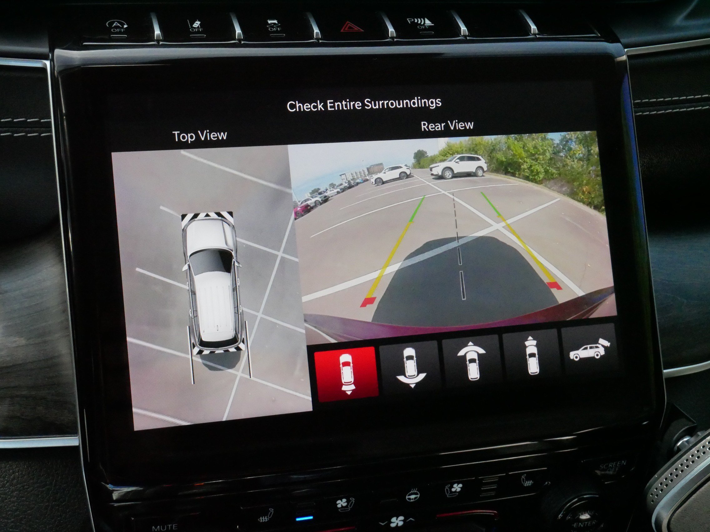 Used 2022 Jeep Grand Cherokee Limited w/ Luxury Tech Group II AWD/4WD image 30
