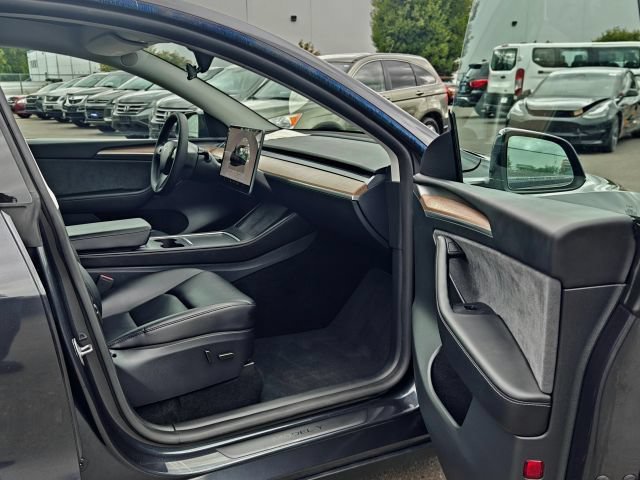 Used 2025 Tesla Model Y Long Range AWD/4WD image 33