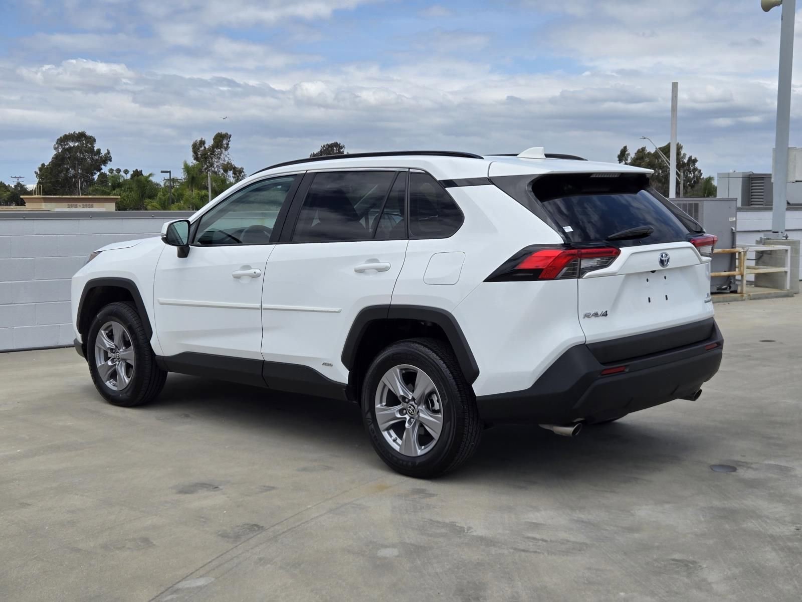 Used 2024 Toyota RAV4 LE AWD/4WD image 6
