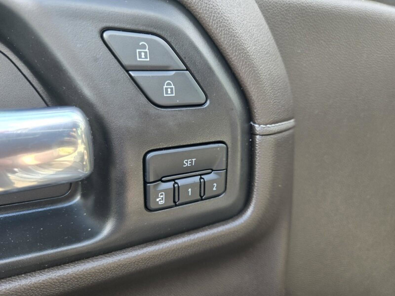 Used 2022 Chevrolet Silverado 1500 LTZ w/ Technology Package AWD/4WD image 23