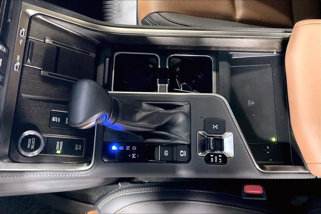 Used 2024 Lexus GX 550 w/ Accessory Package (Z1) image 17