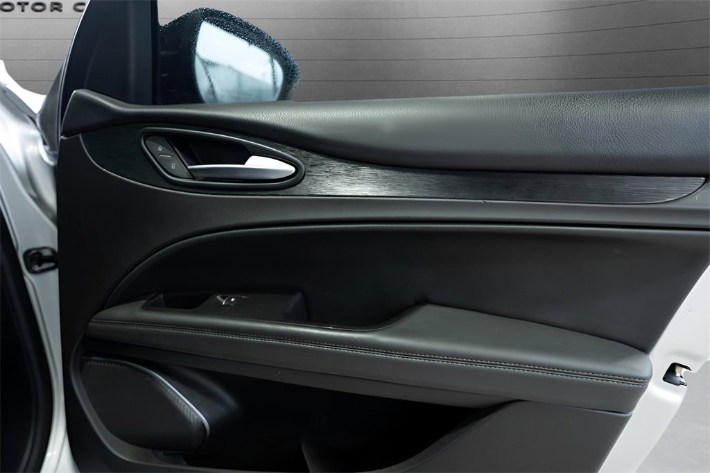 Used 2021 Alfa Romeo Stelvio Sprint w/ Nero Edizione image 32