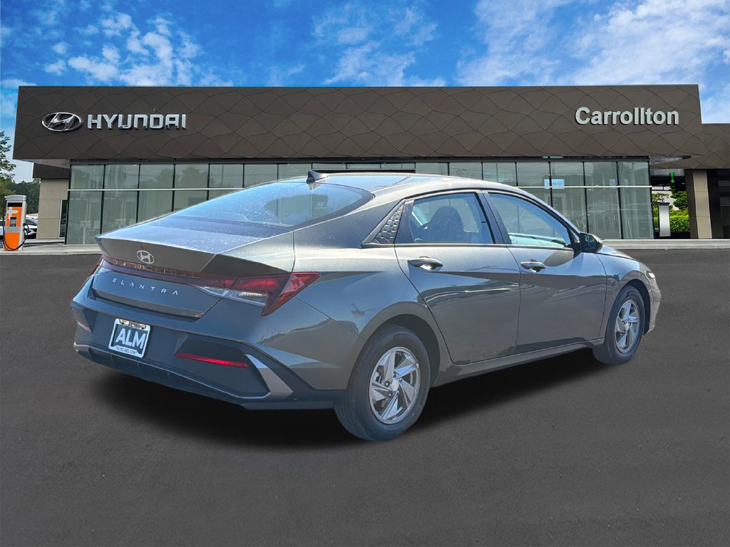 New 2026 Hyundai Elantra SE FWD image 6