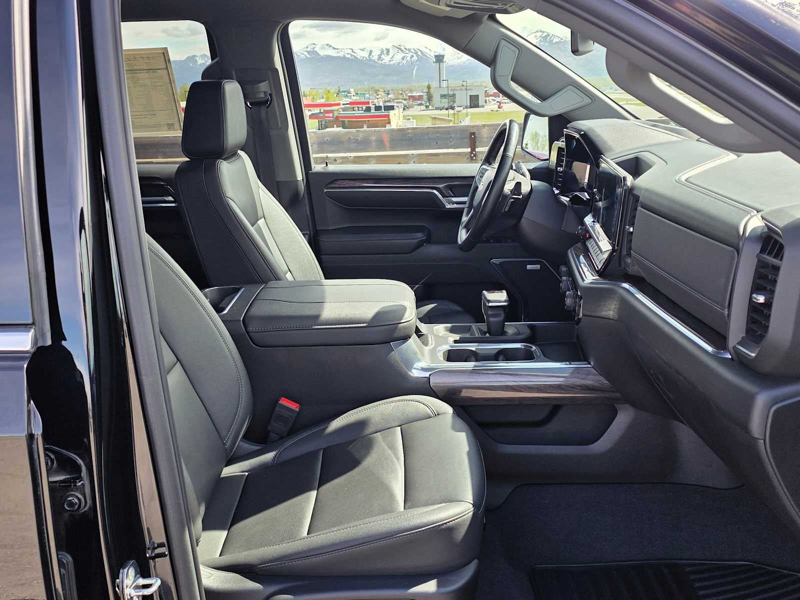 Used 2023 Chevrolet Silverado 1500 LTZ AWD/4WD image 11
