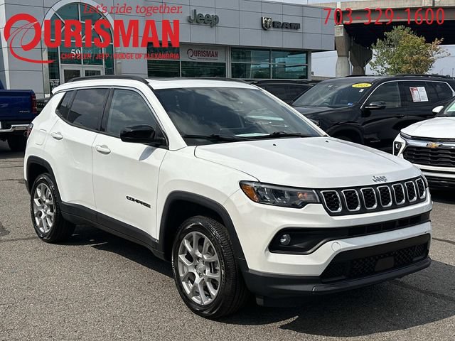 Used 2024 Jeep Compass Latitude w/ Sun and Sound Group AWD/4WD image 1