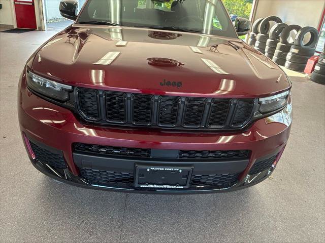 Certified 2025 Jeep Grand Cherokee L Laredo AWD/4WD image 3