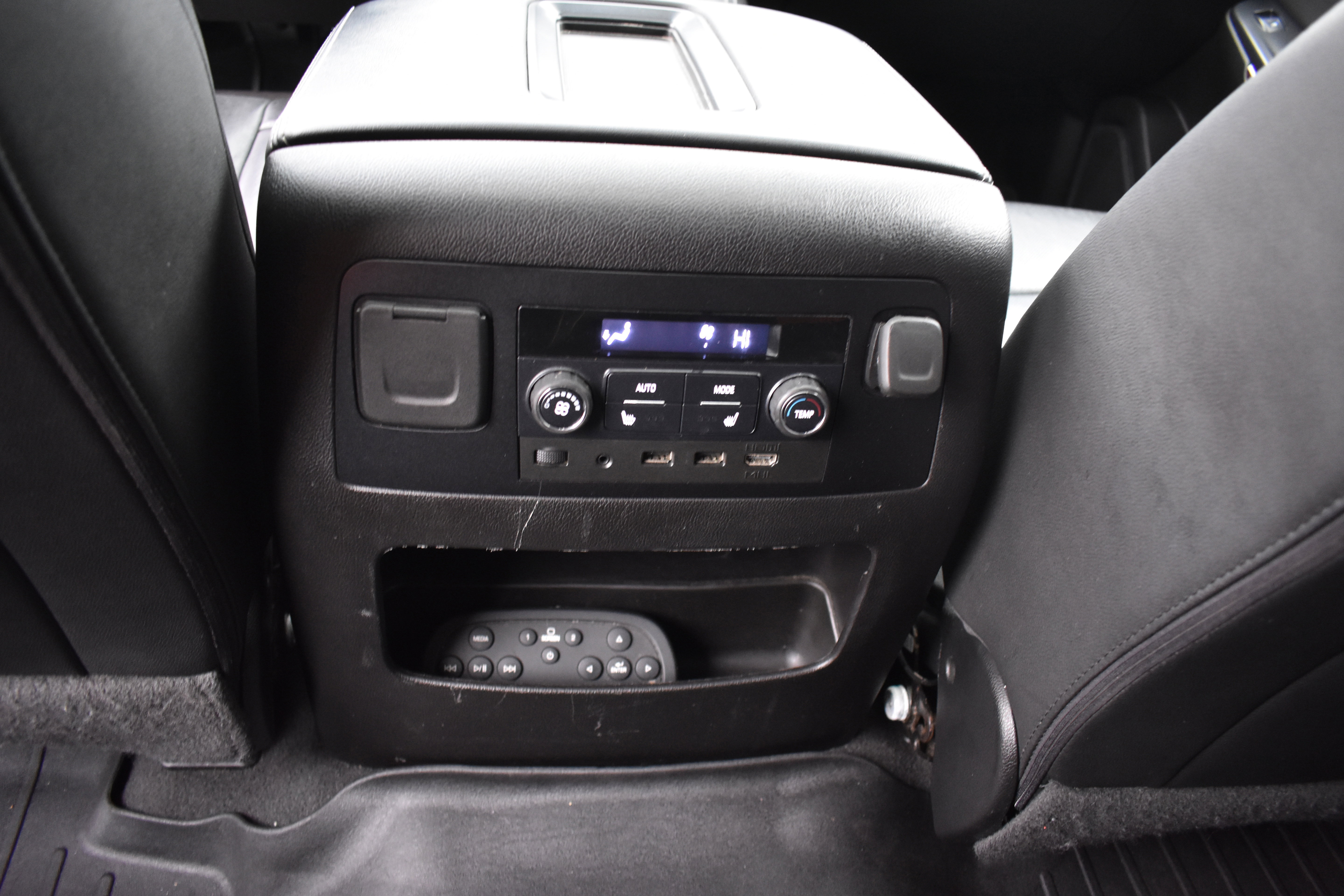 Used 2019 GMC Yukon XL SLT w/ Open Road Package image 28