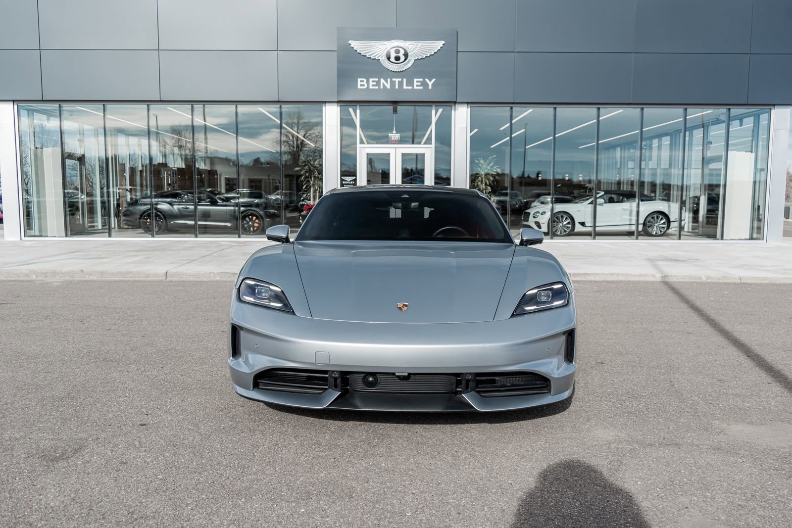 Used 2025 Porsche Taycan image 19