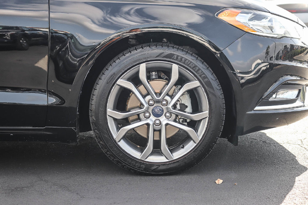 Used 2017 Ford Fusion SE w/ Equipment Group 201A FWD image 11