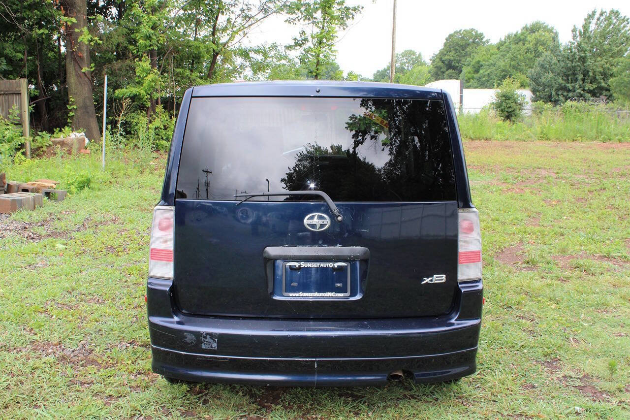 Used 2005 Scion xB FWD image 8