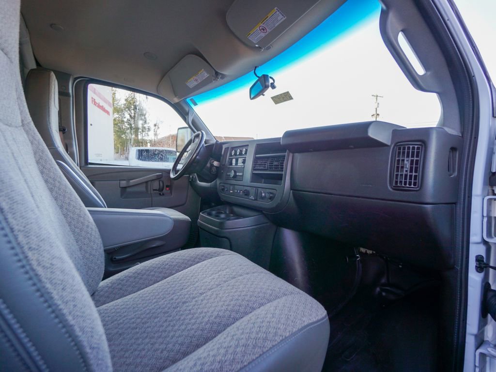 Used 2022 Chevrolet Express 3500 w/ Power Convenience Package RWD image 24