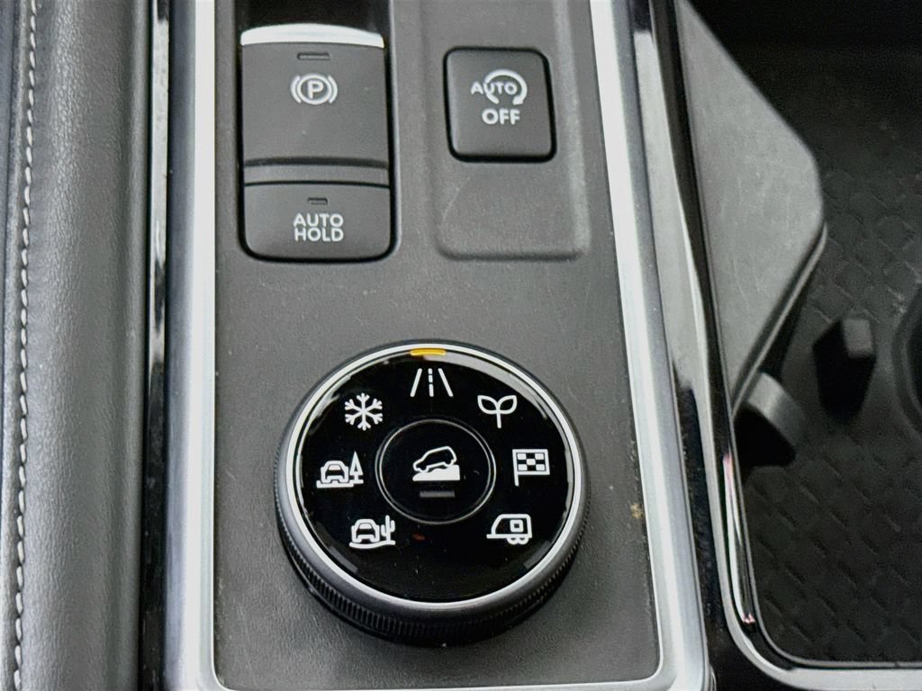 Used 2022 Nissan Pathfinder SL AWD/4WD image 11