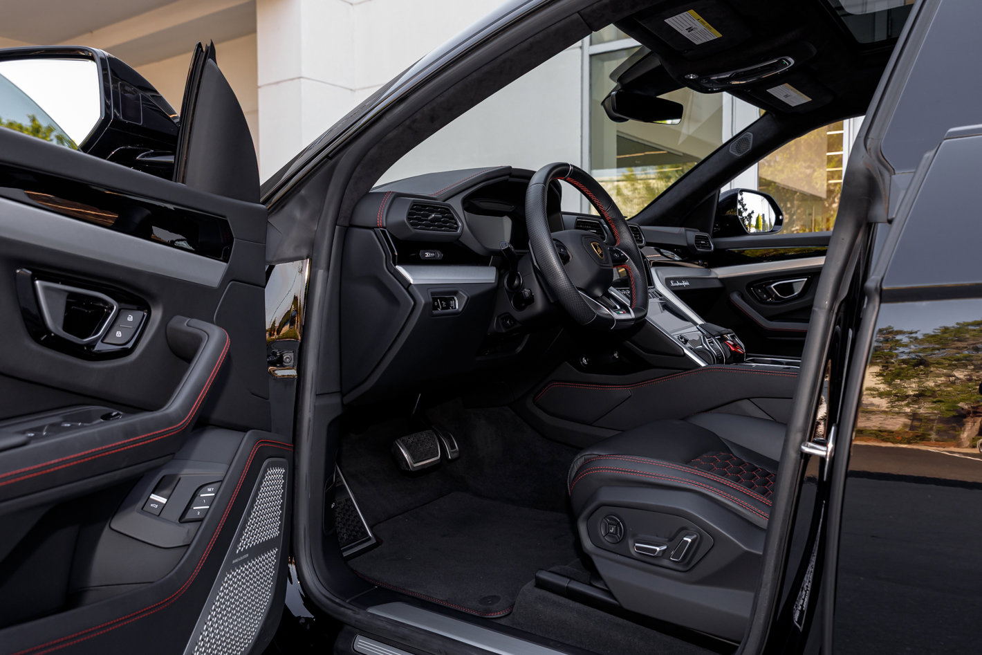 Used 2022 Lamborghini Urus image 17