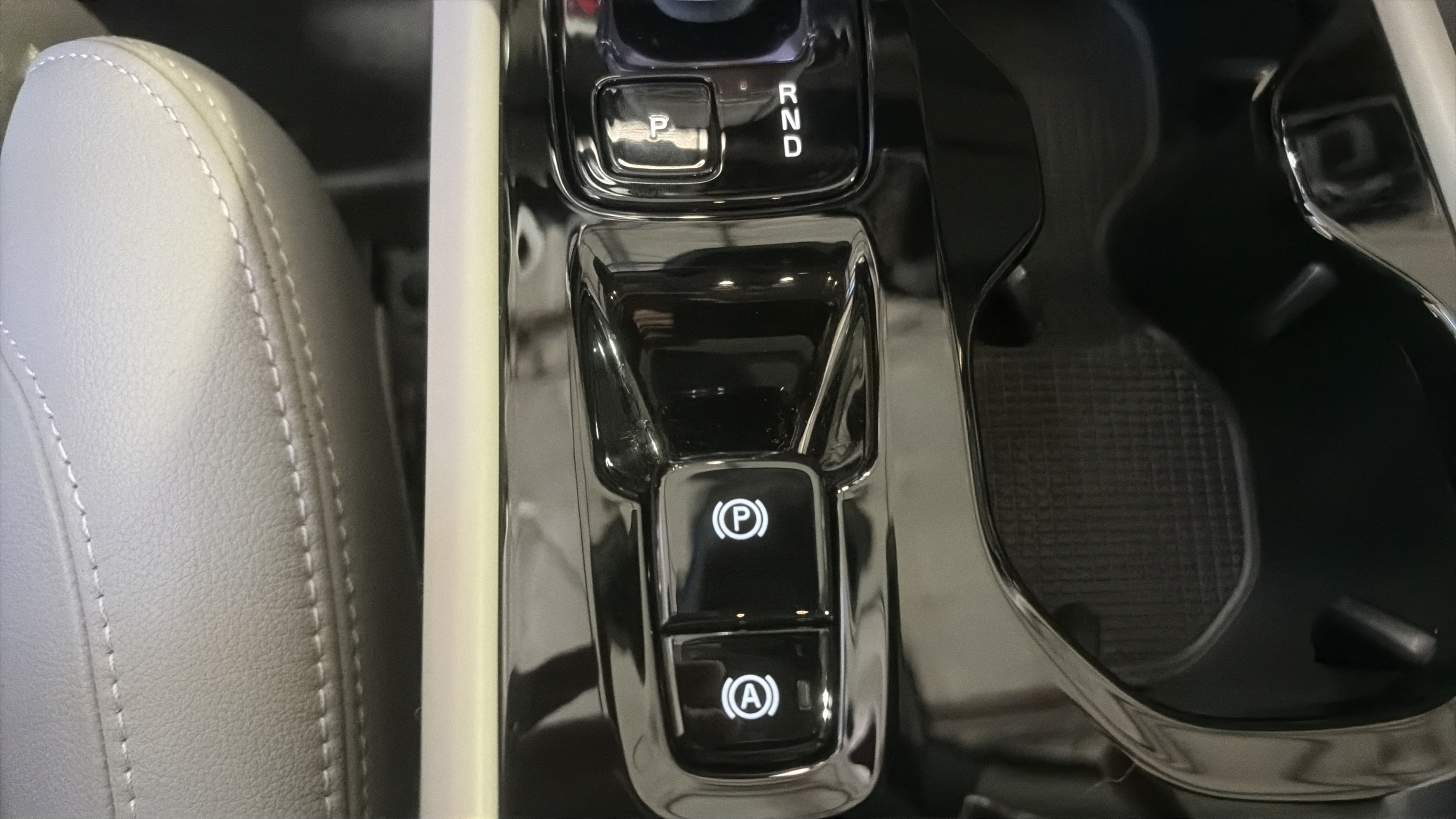 Used 2026 Volvo XC40 B5 Plus w/ Protection Package Premier AWD/4WD image 22