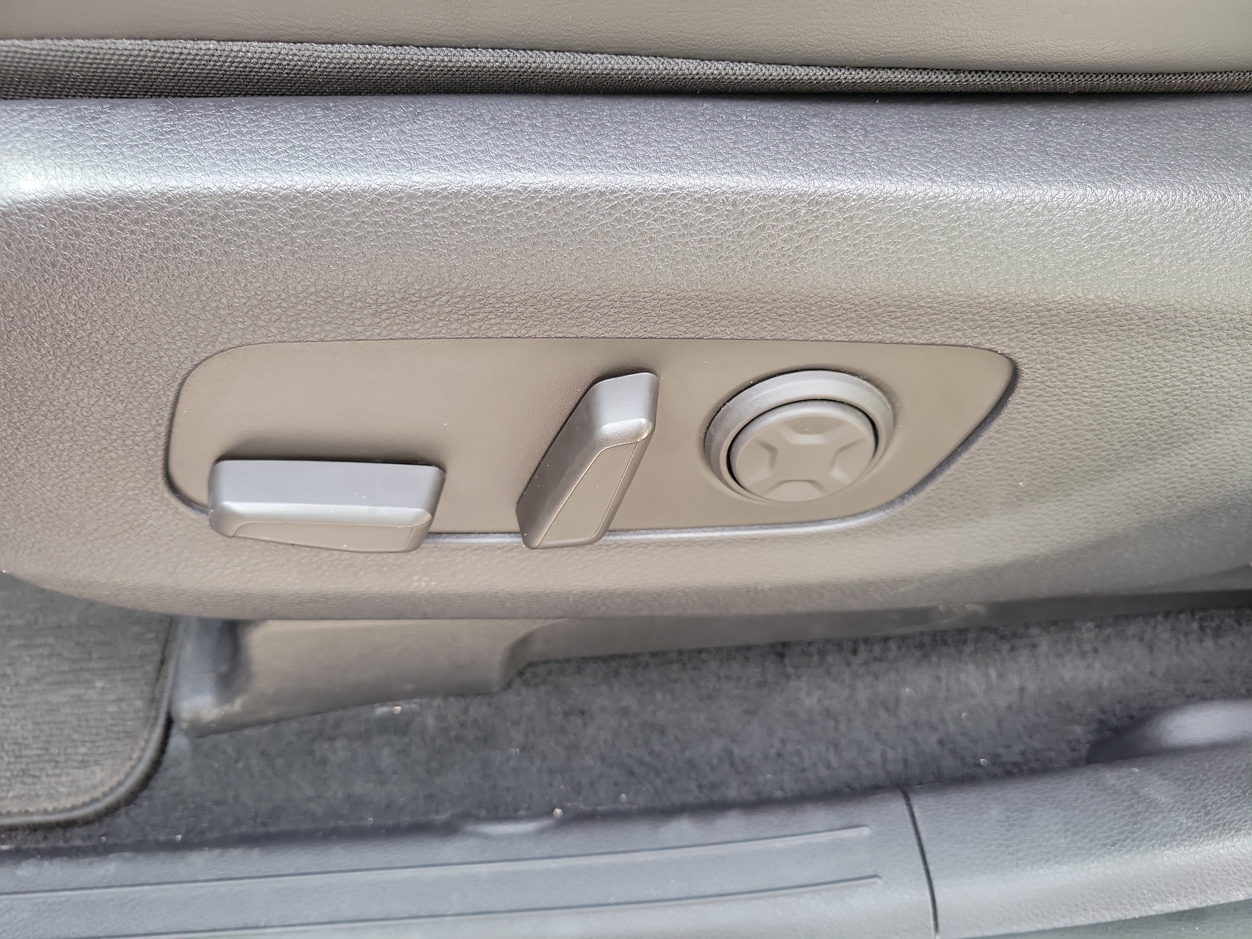 Certified 2025 Kia Carnival EX FWD image 22