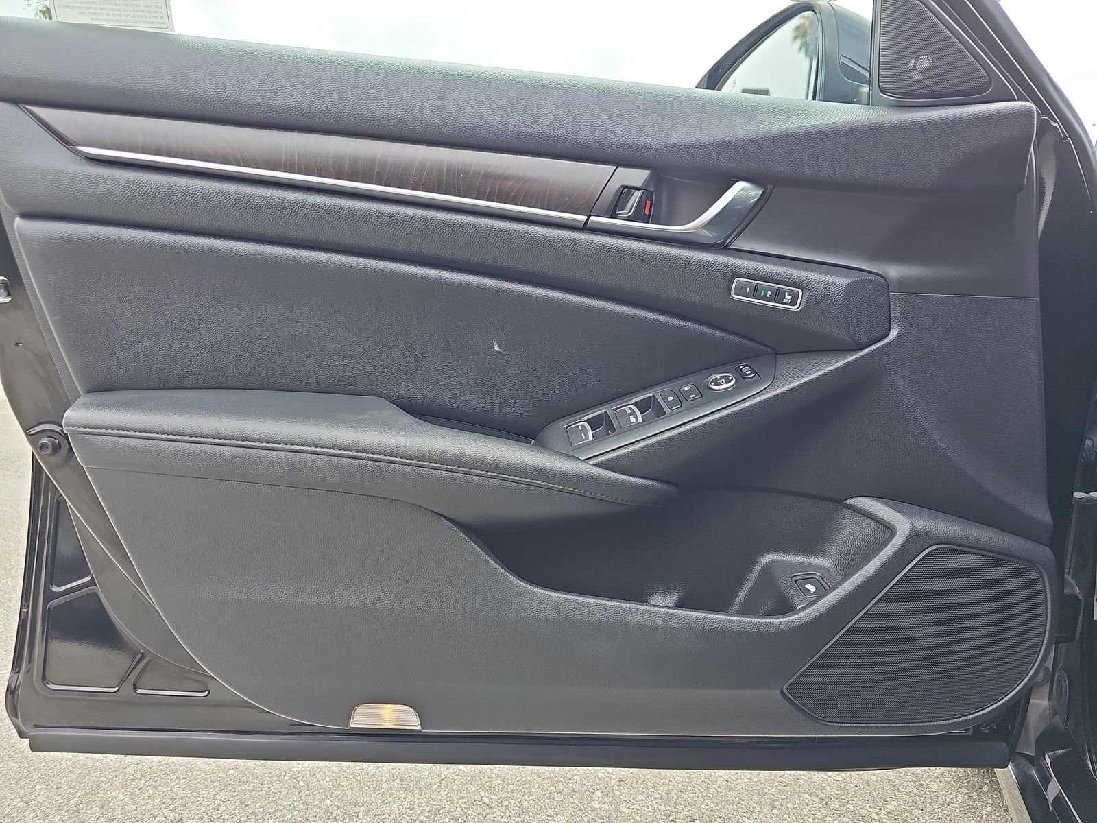 Used 2019 Honda Accord Touring image 25