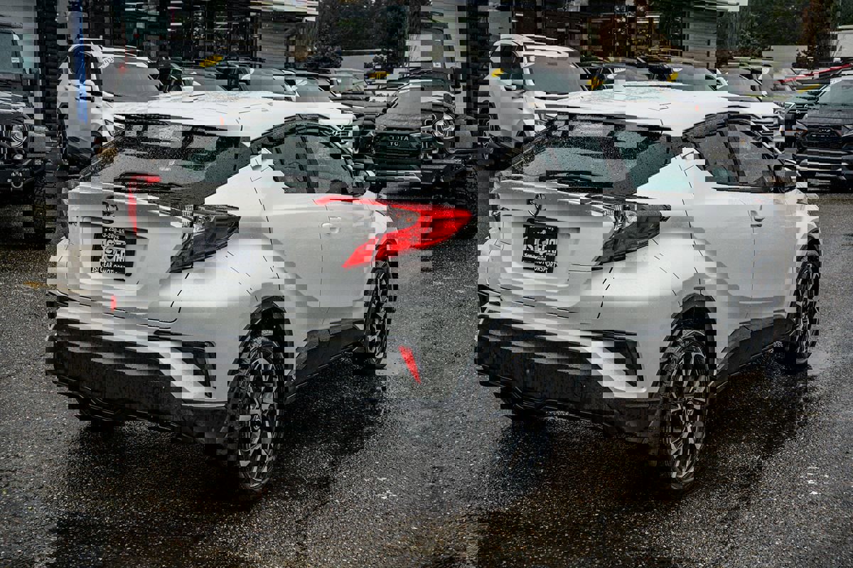 Used 2021 Toyota C-HR XLE image 15