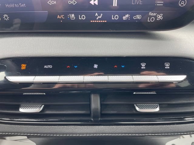 Used 2025 Buick Enclave Avenir w/ Super Cruise Package FWD image 26