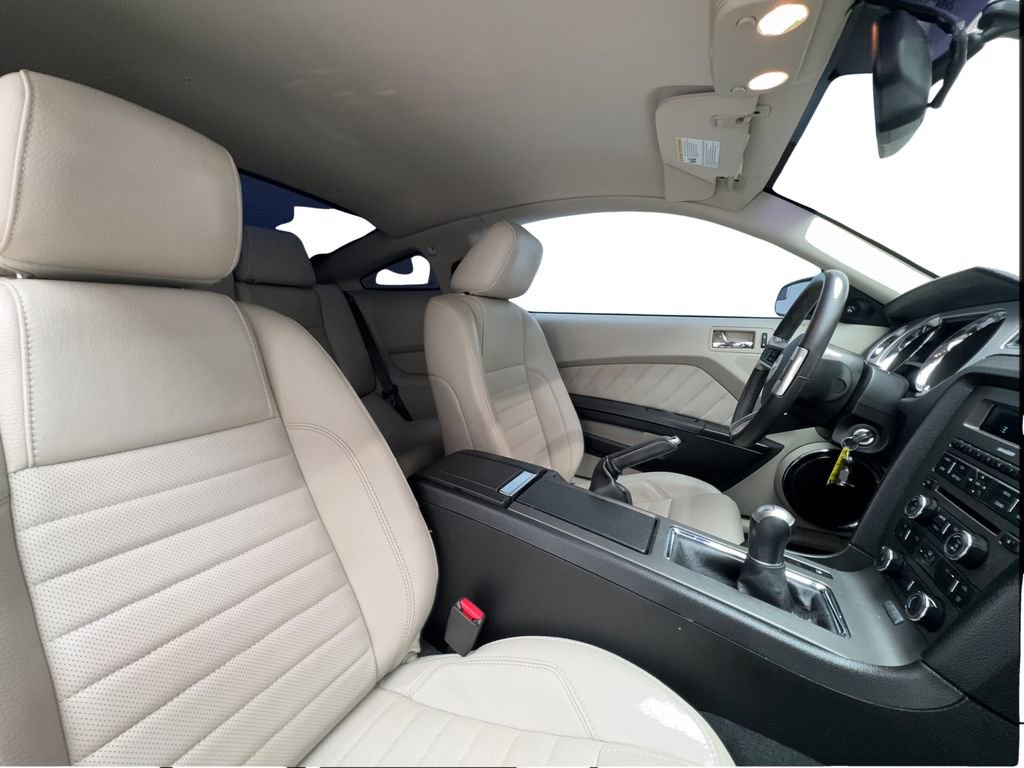 Used 2011 Ford Mustang GT Premium image 24