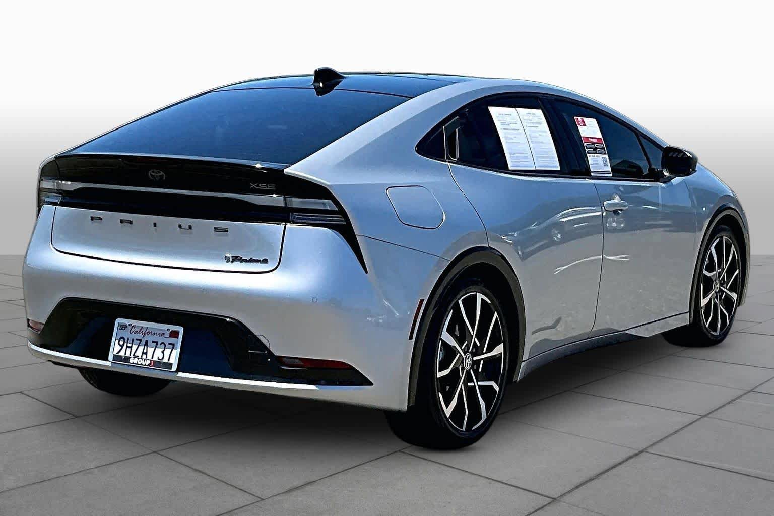 Used 2023 Toyota Prius Prime Premium FWD image 12