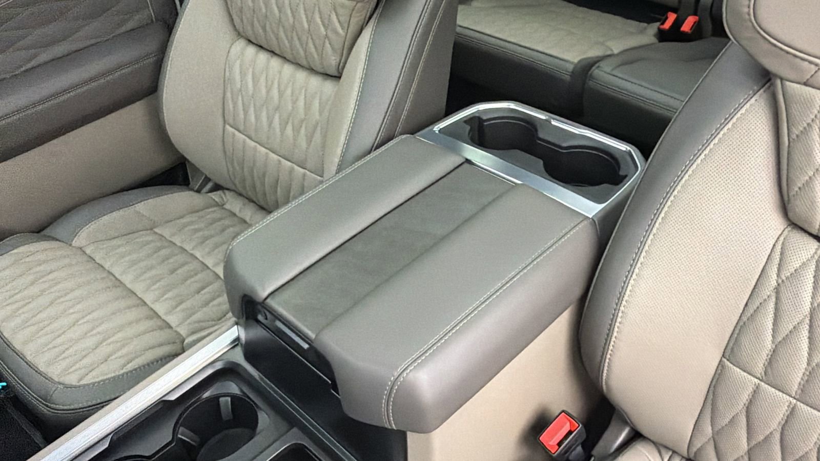 Used 2026 Ford F450 Platinum w/ Platinum Plus Package image 27