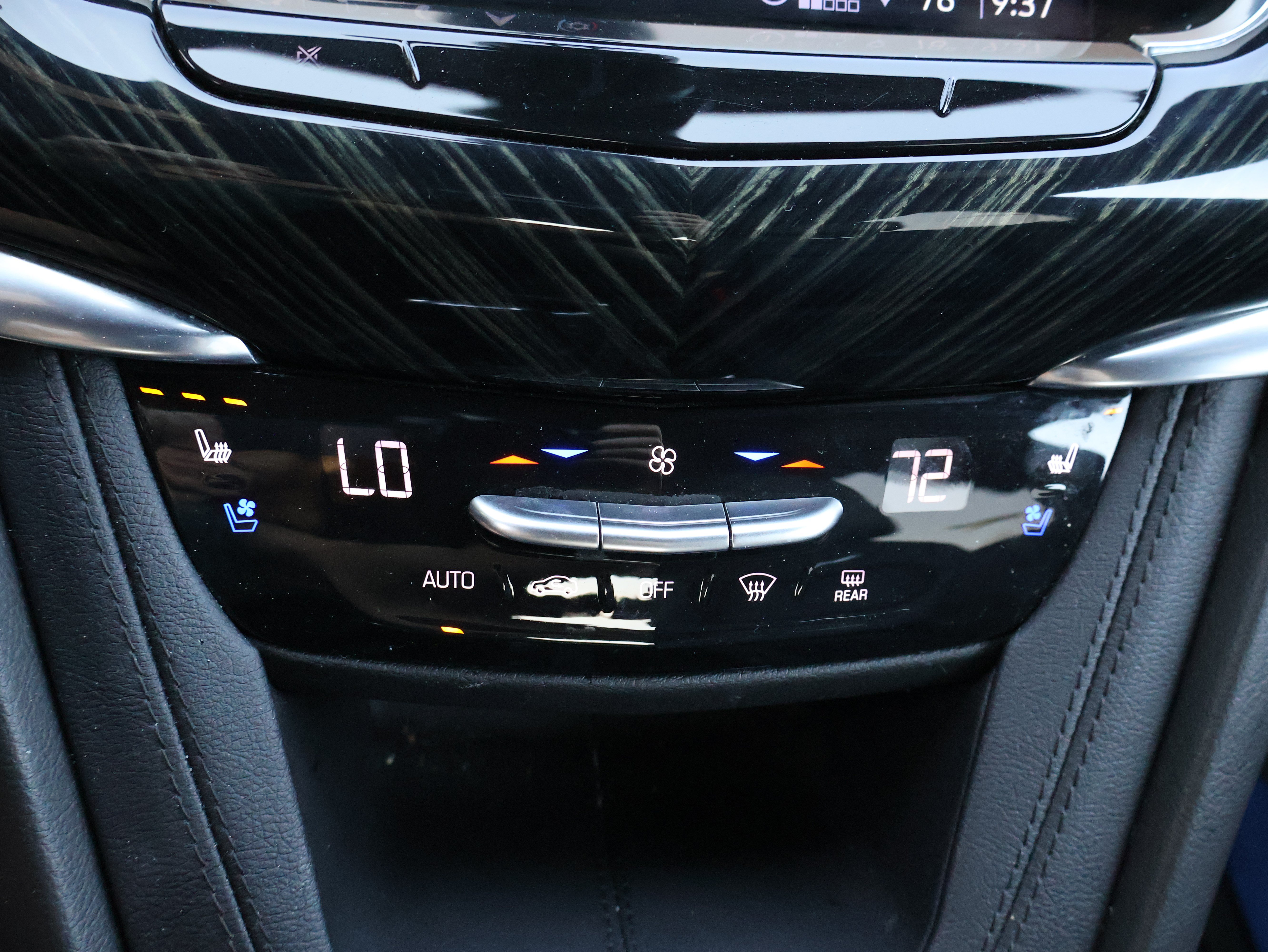Used 2025 Cadillac XT6 Premium Luxury AWD/4WD image 24