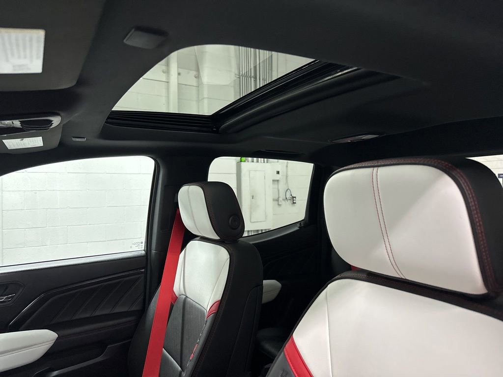 Used 2025 GMC Canyon AT4 w/ AT4X Package image 33